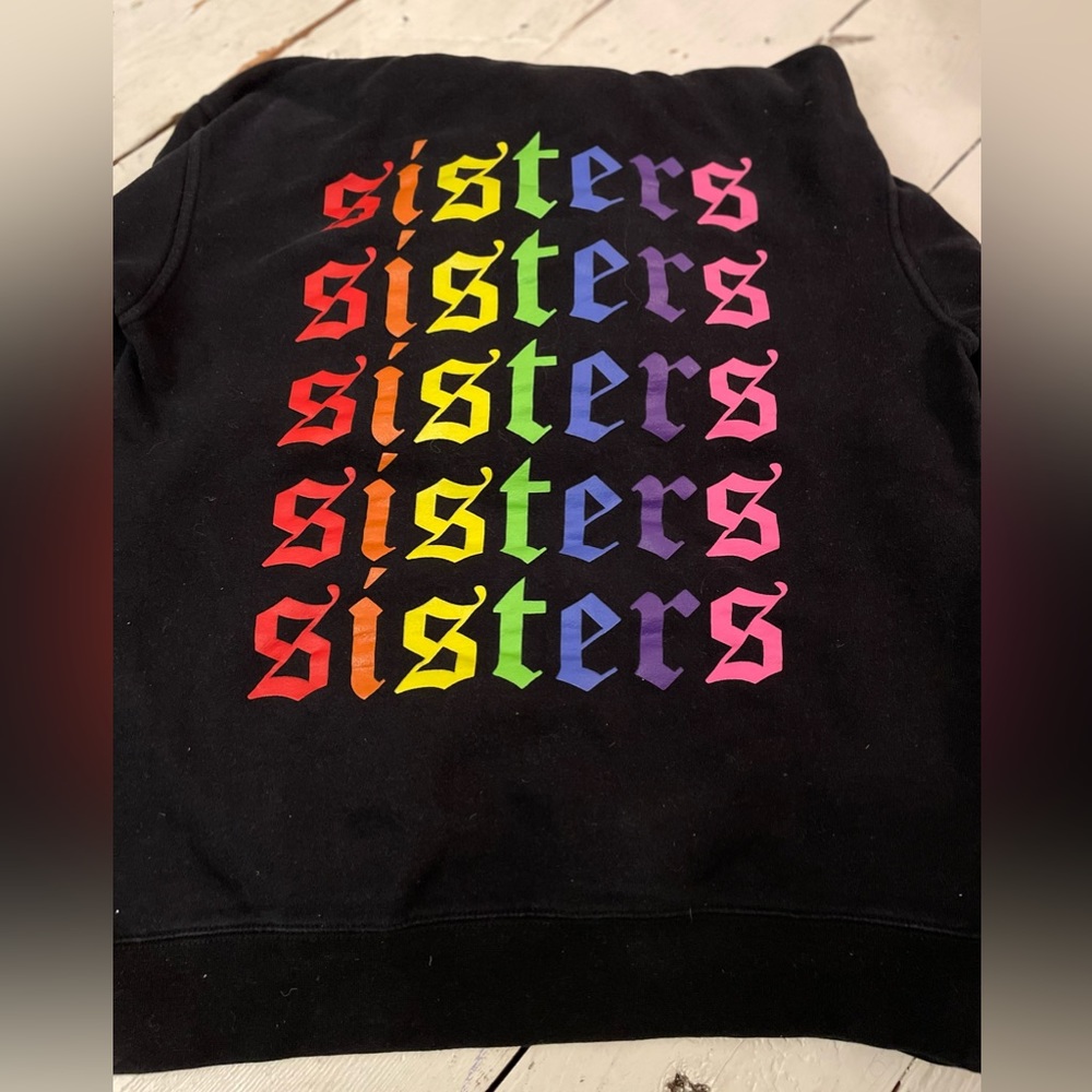 sisters hoodie size M b4